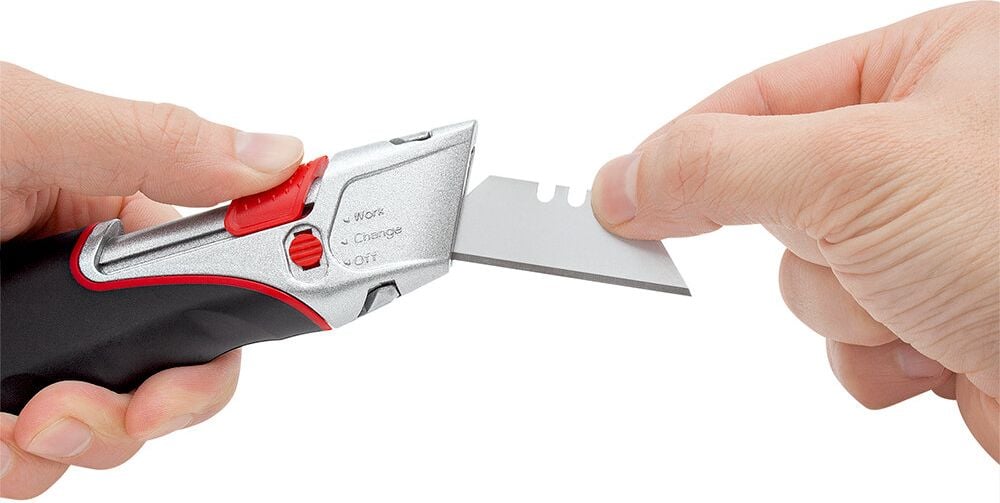Cutter Wedo Safety-Cutter SUPER 78855 19mm, 19mm Trapezklinge, Metallgehäuse mit gummierter Griffzone, vollautomatischer Klingenrückzug, Folienschneider, silber/schwarz