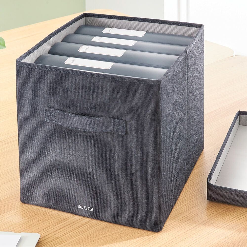 Aufbewahrungsboxen Leitz 61450089, 8 Liter, mit Deckel, 330x380x325mm (BxHxT),
Stoffbezug, samtgrau, Inhalt 2 Stück