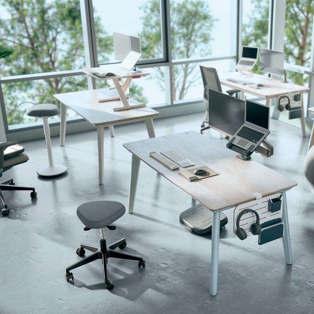 Sitzhocker Leitz Ergo Active 65770095, 47-60cm Sitzhöhe, dreieckiger Sitz mit
farbigem Bezug, Rollen für alle Bodenarten, grau
