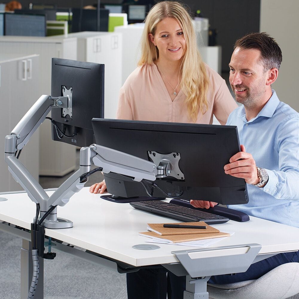 Monitorhalter Fellowes Eppa Doppel Monitorarm, 2 Arme, Tragfähigkeit bis zu 8kg pro Arm,
höhen- und tiefenverstellbar, Klemmhalterung, schwarz