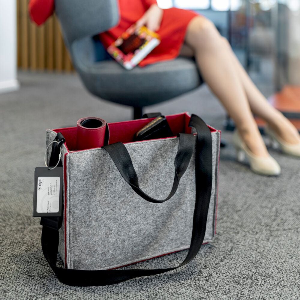 Aufbewahrungstasche Sigel Desk Sharing Bag Bicolor M BA426, für Laptops bis 15,4 Zoll, 100% recycelter PET-Filz, 2 Fächer, 5 separate Einsteckfächer, grau/dunkelrot