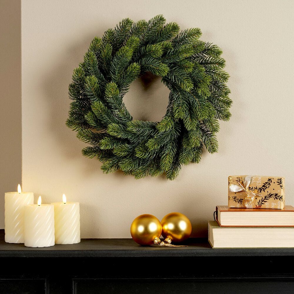 Weihnachtskranz EVERLANDS Winnipeg, 40cm, PVC, für den Innen- und Außenbereich,
grün