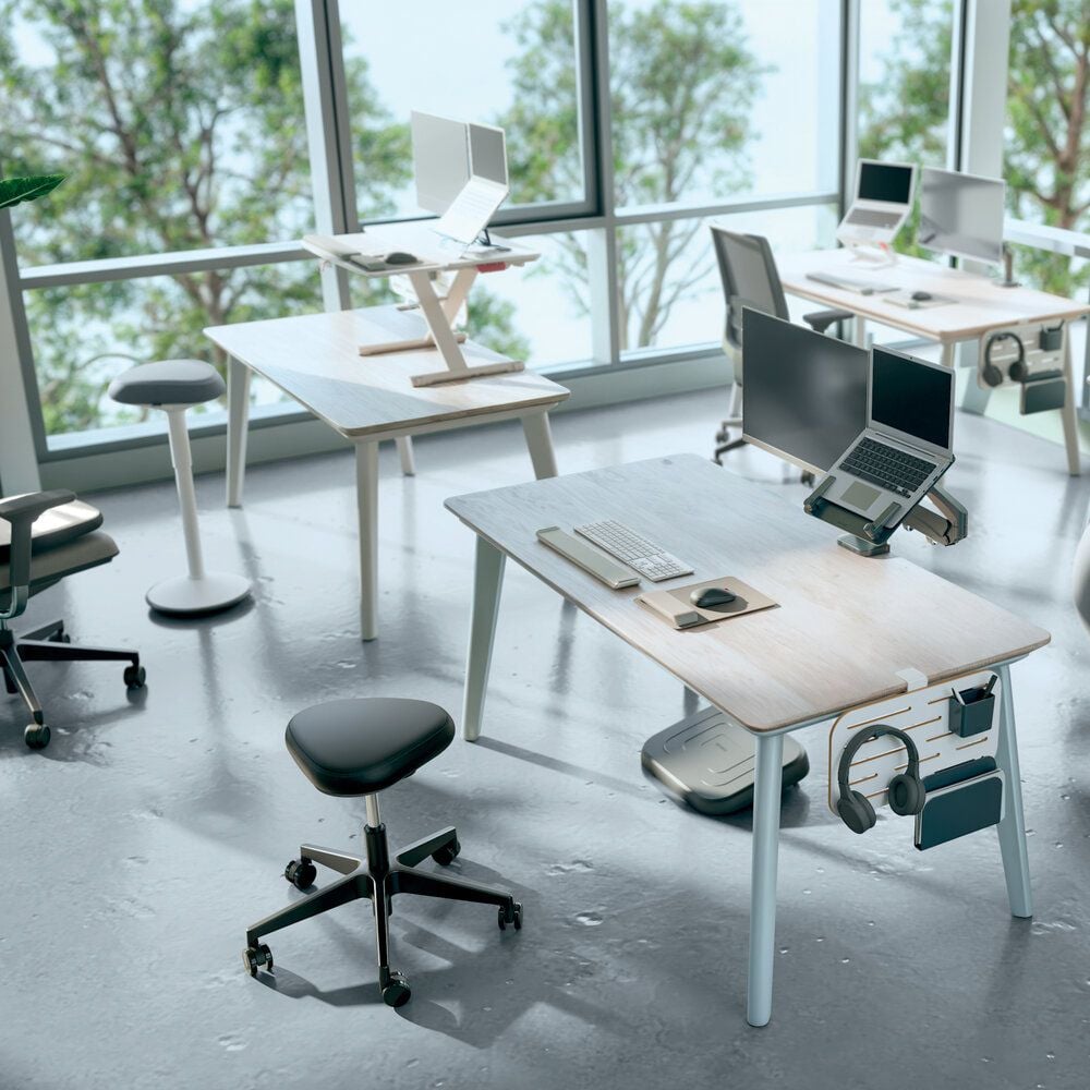 Sitzhocker Leitz Ergo 65780095, 46-59cm Sitzhöhe, dreieckiger Sitz, Rollen
für alle Bodenarten, schwarz