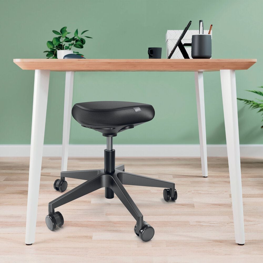 Sitzhocker Leitz Ergo 65780095, 46-59cm Sitzhöhe, dreieckiger Sitz, Rollen
für alle Bodenarten, schwarz