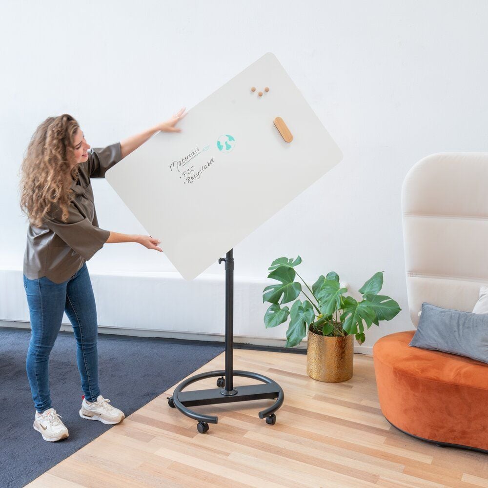 Flipchart Legamaster SKETCH INFINITE 7-153810, Tafel 69x110cm, Einbeinstativ mit Rollen,
Holz/Stahl, inkl. Block + Stifte