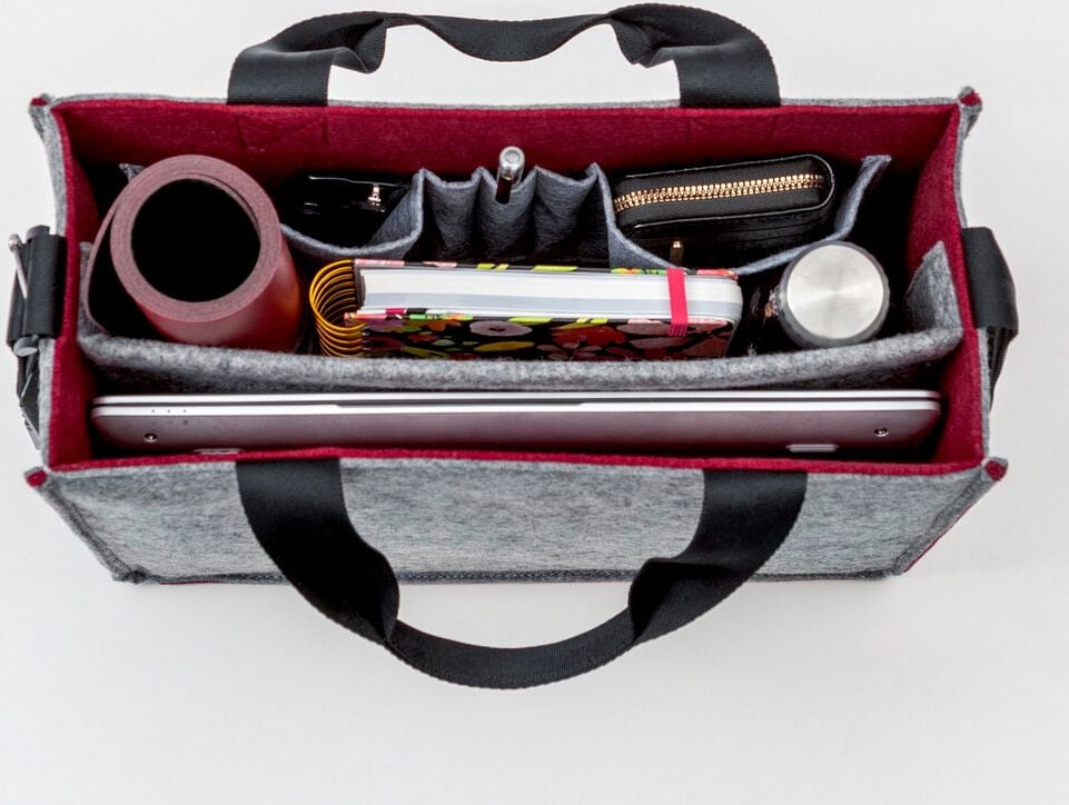 Aufbewahrungstasche Sigel Desk Sharing Bag Bicolor M BA426, für Laptops bis 15,4 Zoll, 100% recycelter PET-Filz, 2 Fächer, 5 separate Einsteckfächer, grau/dunkelrot