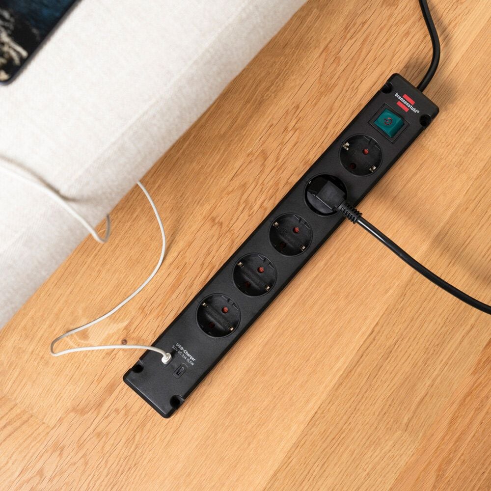Steckdosenleiste Brennenstuhl Bremounta 5-fach 1150660415, 90 Grad-Anordnung, 1 Schalter, Kabellänge 3m,
2 USB-Charger, Winkelstecker, weiß