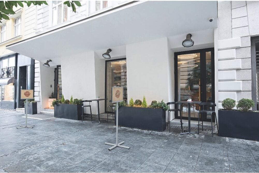 Infoständer Durable A3 INFO STAND OUTDOOR 502957, für DIN A3 hoch+quer, magnetische Plakattasche (IPX5 Norm geprüft), Fußkreuz, anthrazit/grau