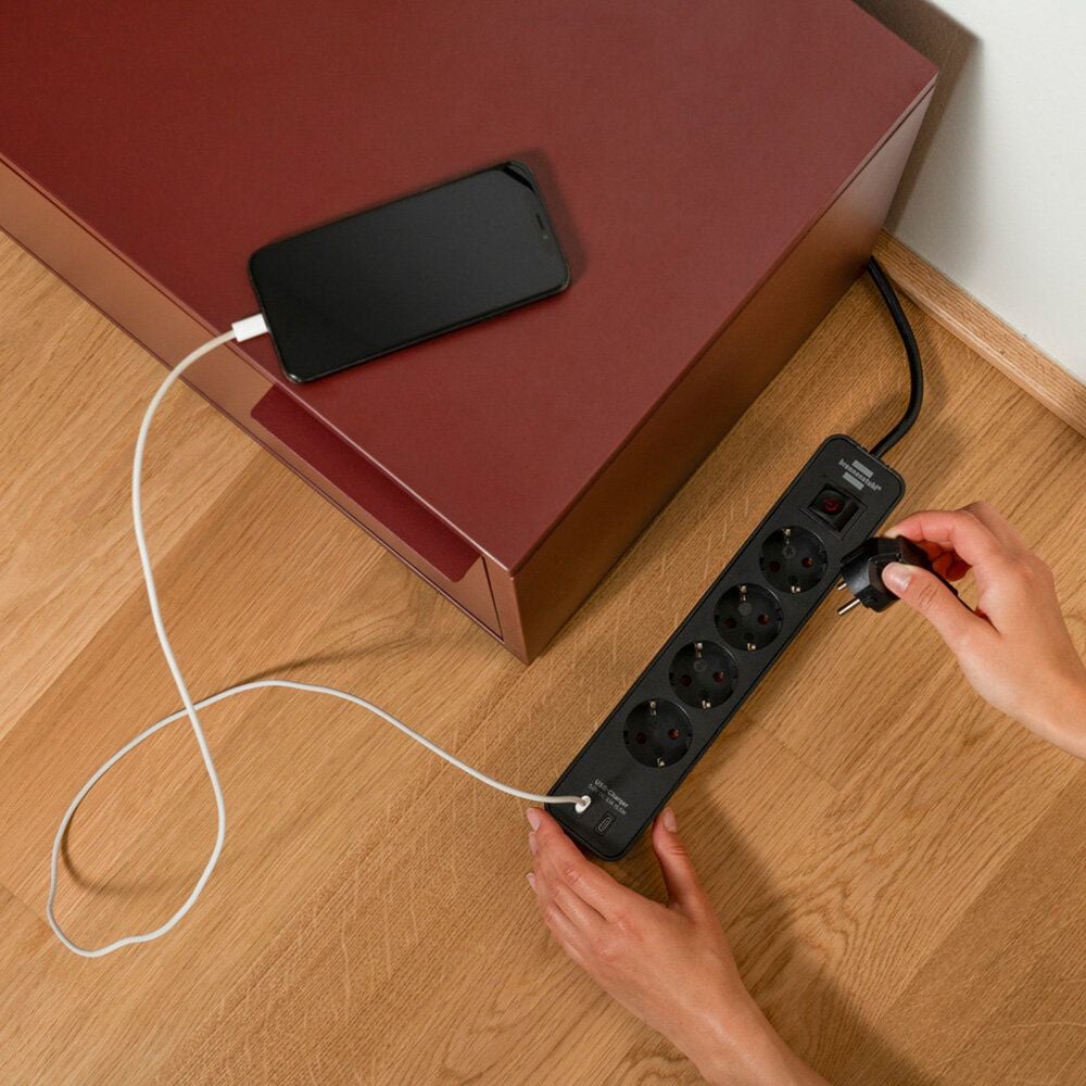 Steckdosenleiste Brennenstuhl Ecolor 4-fach 1153240106, 45 Grad-Anordnung, 1 Schalter,Kabellänge
1,5m, 2 USB-Charger, Winkelstecker, weiß