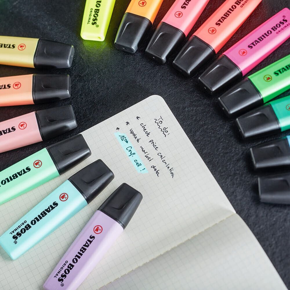 Textmarker STABILO BOSS ORIGINAL 7015-01-5, ca. 2-5mm, Keilspitze, Tischaufsteller mit
15 Farben