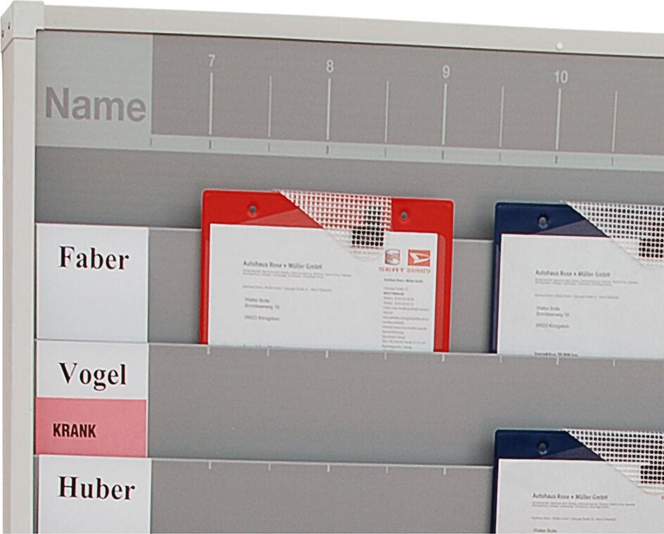 Werkstattplaner Eichner 9019-00588, für 30 x A4, 1580x900x78mm (BxHxT), fünfreihig,
zusätzliches Ablagefach und Kopfleiste
(Zeitstrahl-Beschriftung), grau