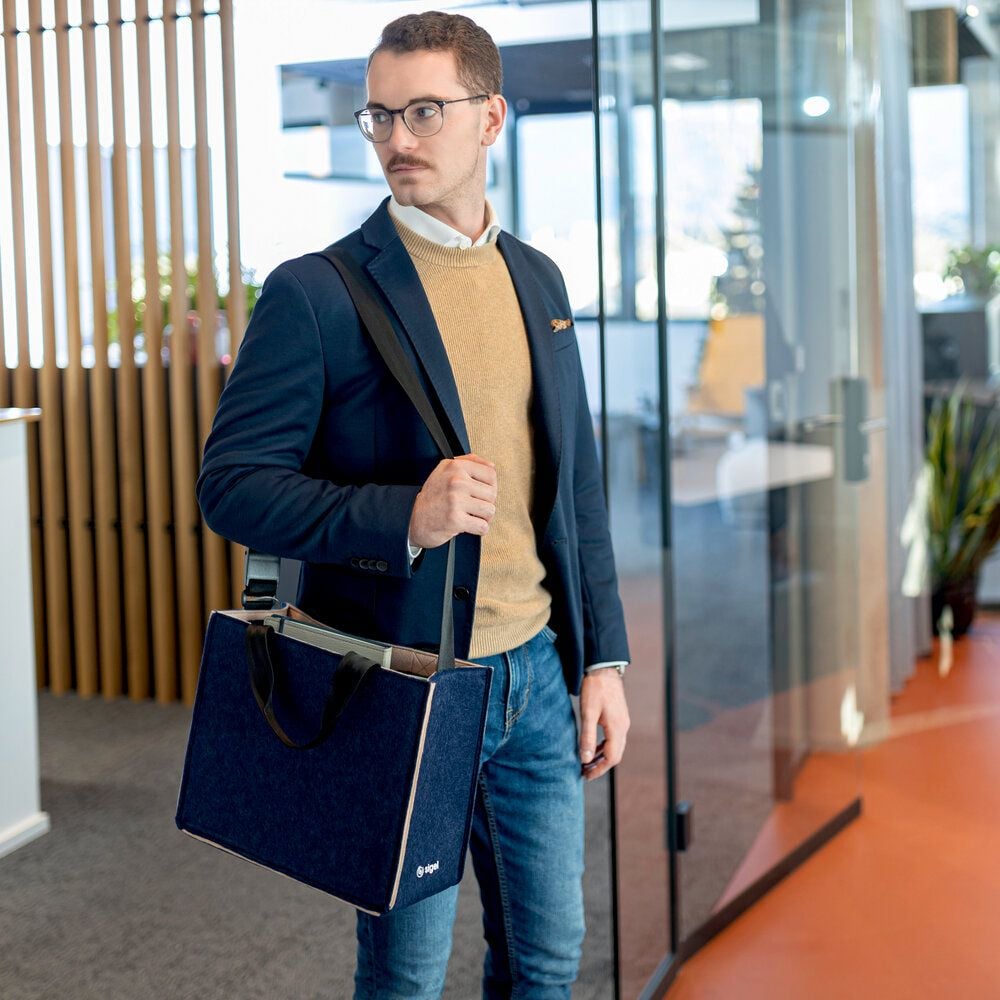 Aufbewahrungstasche Sigel Desk Sharing Bag Bicolor M BA420, für Laptops bis 15,4 Zoll, 100% recycelter LET-Filz, 2 Fächer, 5 separate Einsteckfächer, dunkelblau/beige