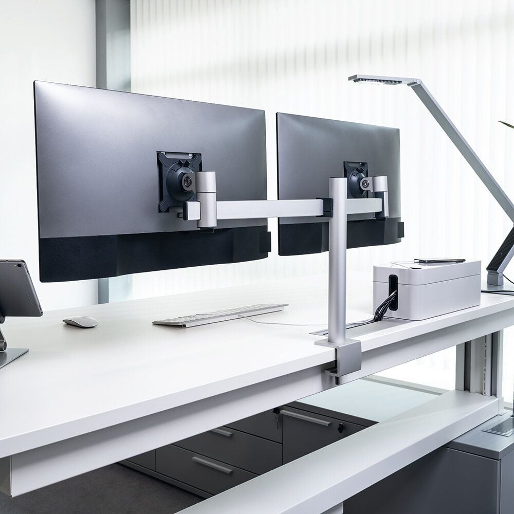 Monitorhalter Durable 508523, für 2 Monitore 21-27 Zoll bis je 8 kg,
höhenverstellbar, Querstrebe, Tischklemme,
silber metallic