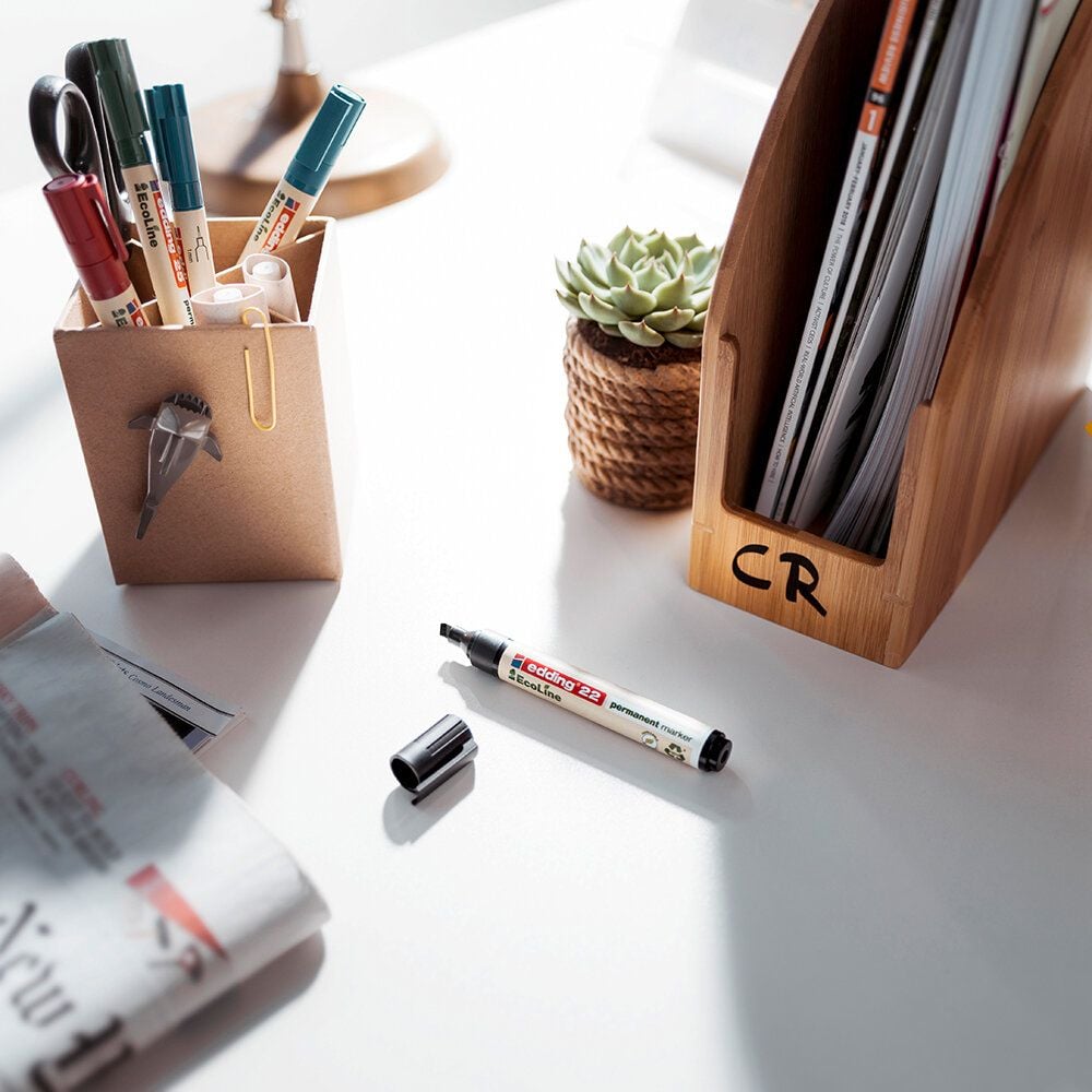 Permanentmarker Edding 22/4S EcoLine, ca. 1-5mm, Keilspitze, Etui mit 4 Farben, Gehäuse 90% recycelter Kunststoff