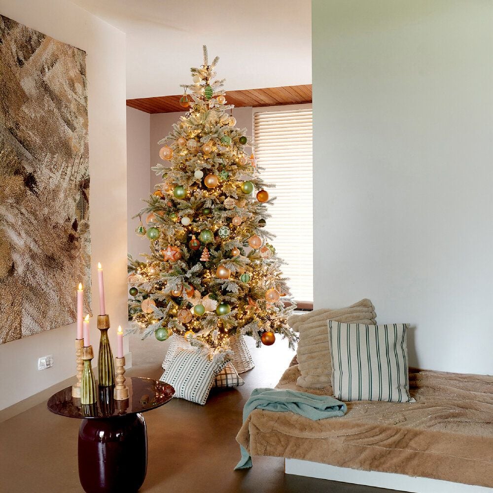 Weihnachtsbaum EVERLANDS Tanne Grandis, 150x210cm (DxH), Polyethylen/PVC, mit
Standfuß, mit Schnee