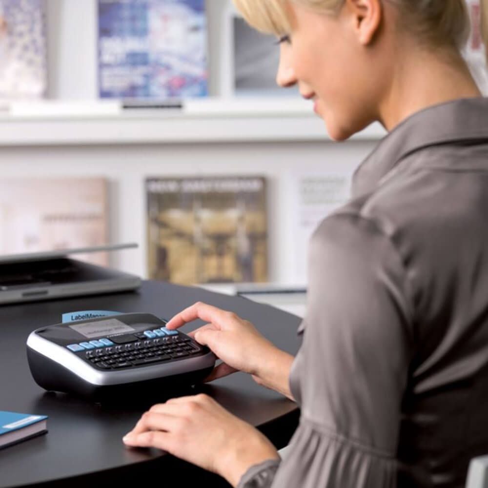 Dymo Labelmanager 360D S0879520, für D1-Beschriftungsbänder 6-19mm breit, 3
Schriftarten, 7 Druckstile