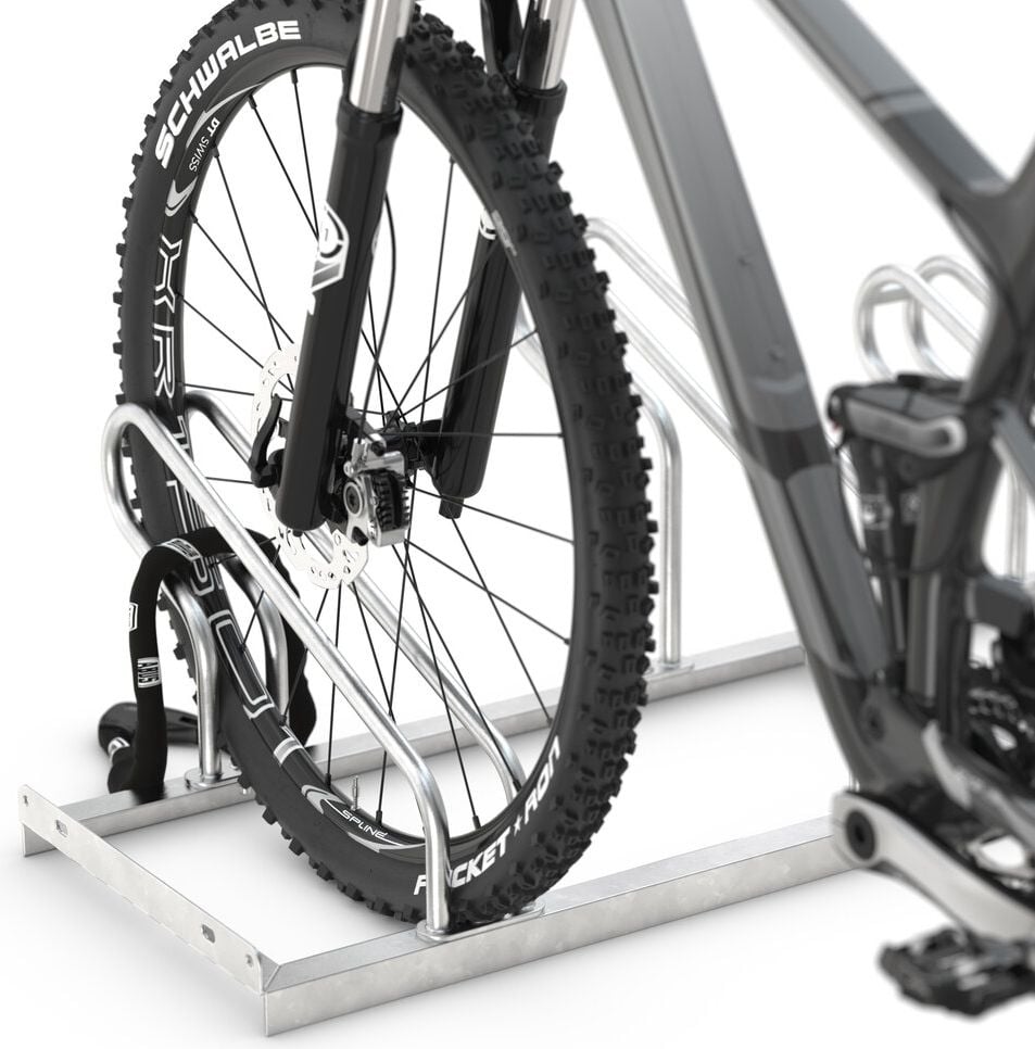 Fahrradständer WSM Bügelparker 2053, verzinkt, selbststehend, 105cm lang, für 3
Fahrräder, bis zu 55mm Reifenbreite,
Reihenverbindung möglich