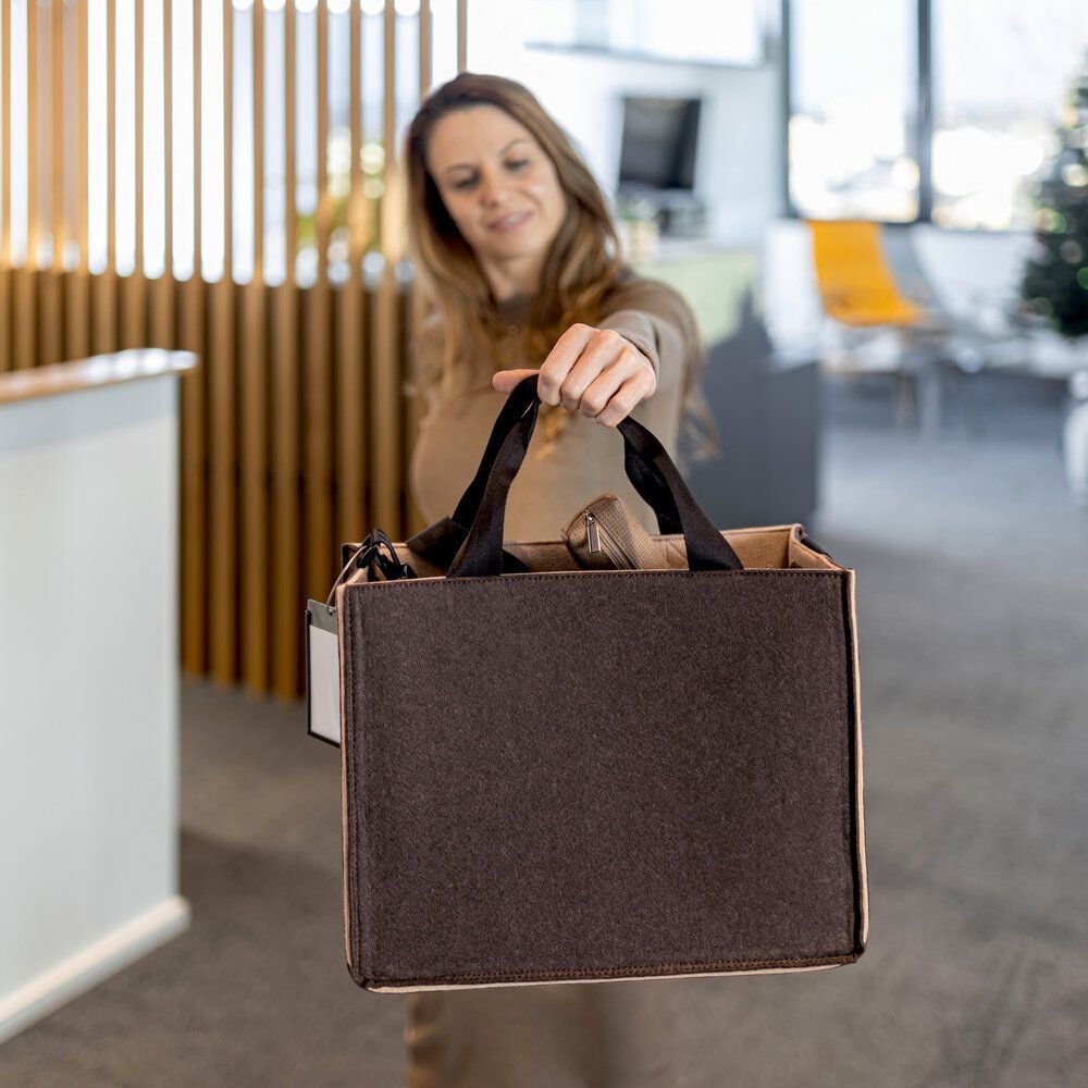 Aufbewahrungstasche Sigel Desk Sharing Bag Bicolor M BA422, für Laptops bis 15,4 Zoll, 100% recycelter PET-Filz, 2 Fächer, 5 separate Einsteckfächer, braun/beige
