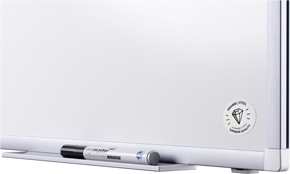 Whiteboard Legamaster Premium Plus 7-101073, 120x150cm, emailliert, trocken abwischbar, Aluminiumrahmen, Wandaufhängung, inkl. Zubehör, FSC, EU Ecolabel