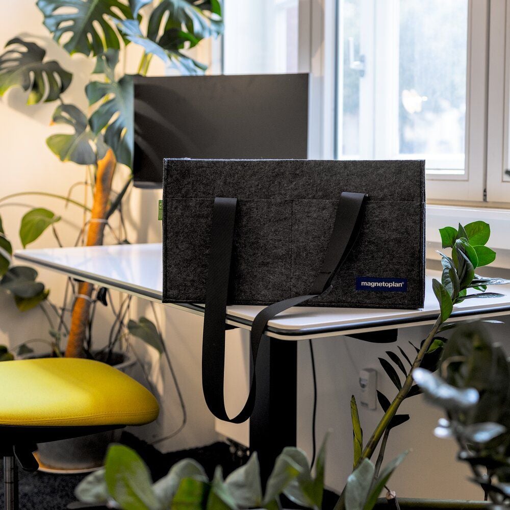 Aufbewahrungstasche Magnetoplan Hot Desking Bag, 45x25x15cm, 100% recycelter Polyester-Filz, 2
große Einsteckfächer, 7 separate Fächer, grau